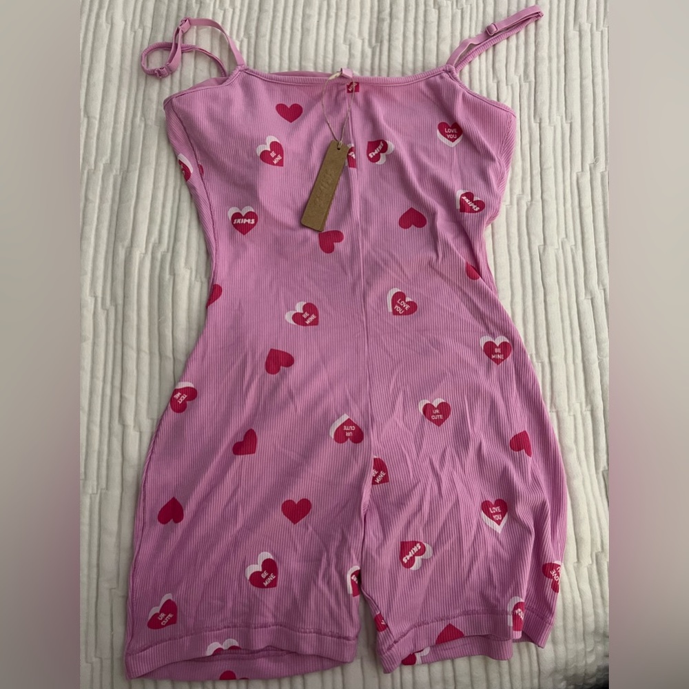 Skims Soft Lounge Scoop onesie - Valentine’s edition (petal print)